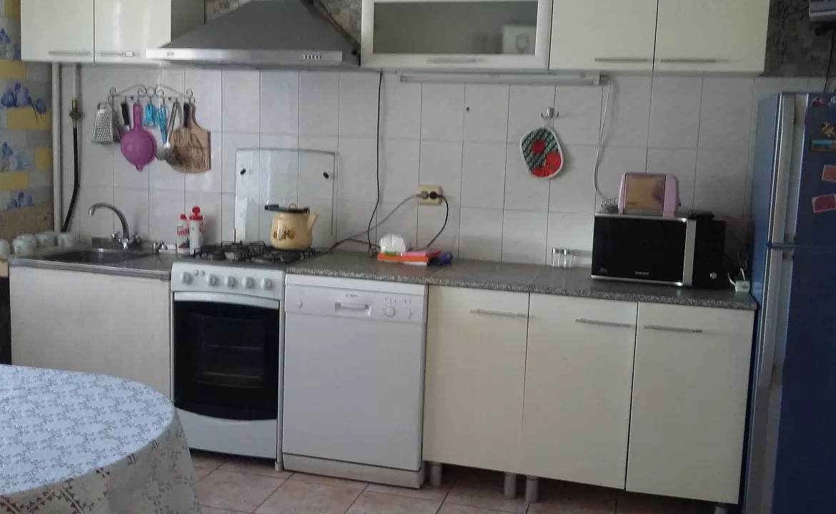 Первый этаж  под ключ до 12 человек. Частный сектор 2 этажа по отдельности под ключ, 2 отдельных домика.. Благовещенская