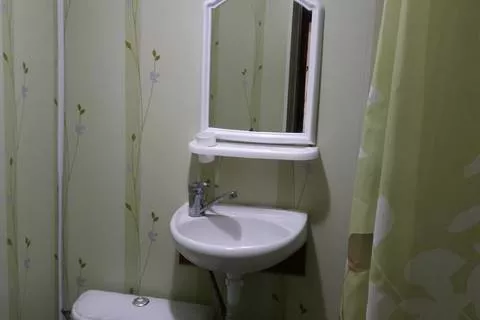 Двухкомнатный 3х местный стандарт с кухней - столовой (комната 18 м2 кухня 12 м2). Гостевой дом «Высотной 13». Голубицкая Двухкомнатный 3х местный стандарт с кухней - столовой (комната 18 м2 кухня 12 м2). Гостевой дом «Высотной 13». Голубицкая