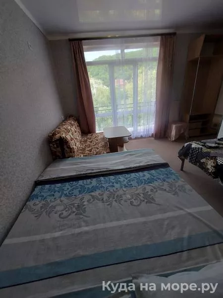 Трёхместный номер с балконом. Гостевой дом "Нур". Ольгинка