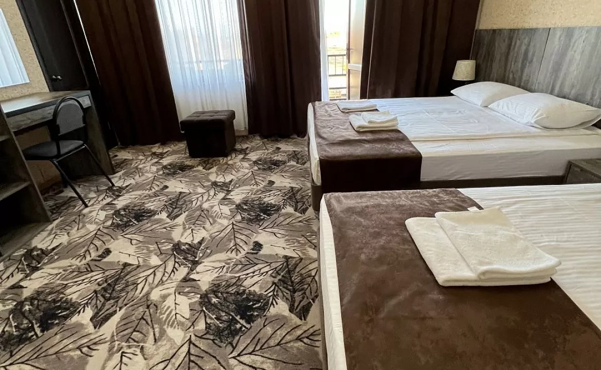 4-х местный номер с балконом Завтрак включен. База отдыха "Скурча". Сухум