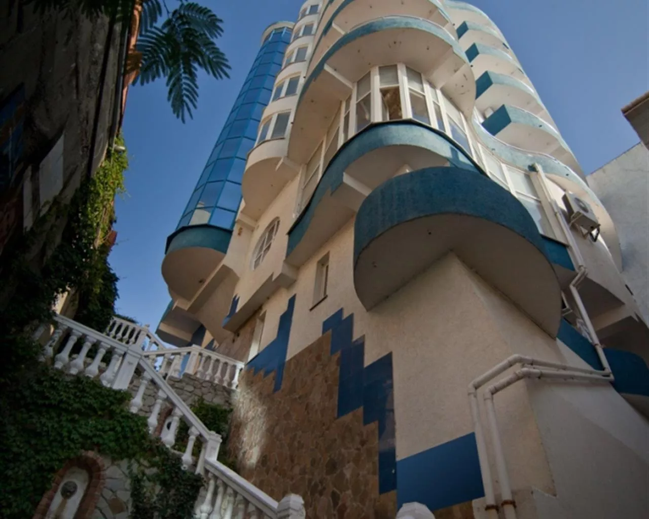 . Отель «Интер». Утёс