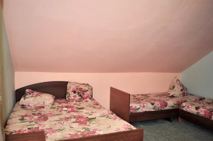 3х местный с завтраком август . Гостевой дом У Георгия . Витязево