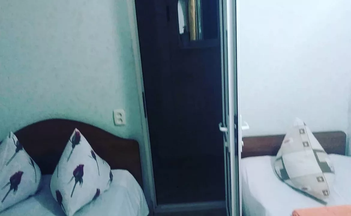 3-х местный с балконом и удобствами в номере. Гостевой дом Светлана на Алычевом. Лоо 3-х местный с балконом и удобствами в номере. Гостевой дом Светлана на Алычевом. Лоо