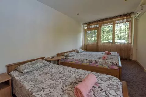 Трехместный с удобствами и кондиционером. База отдыха "Платан". Лазаревское Трехместный с удобствами и кондиционером. База отдыха "Платан". Лазаревское