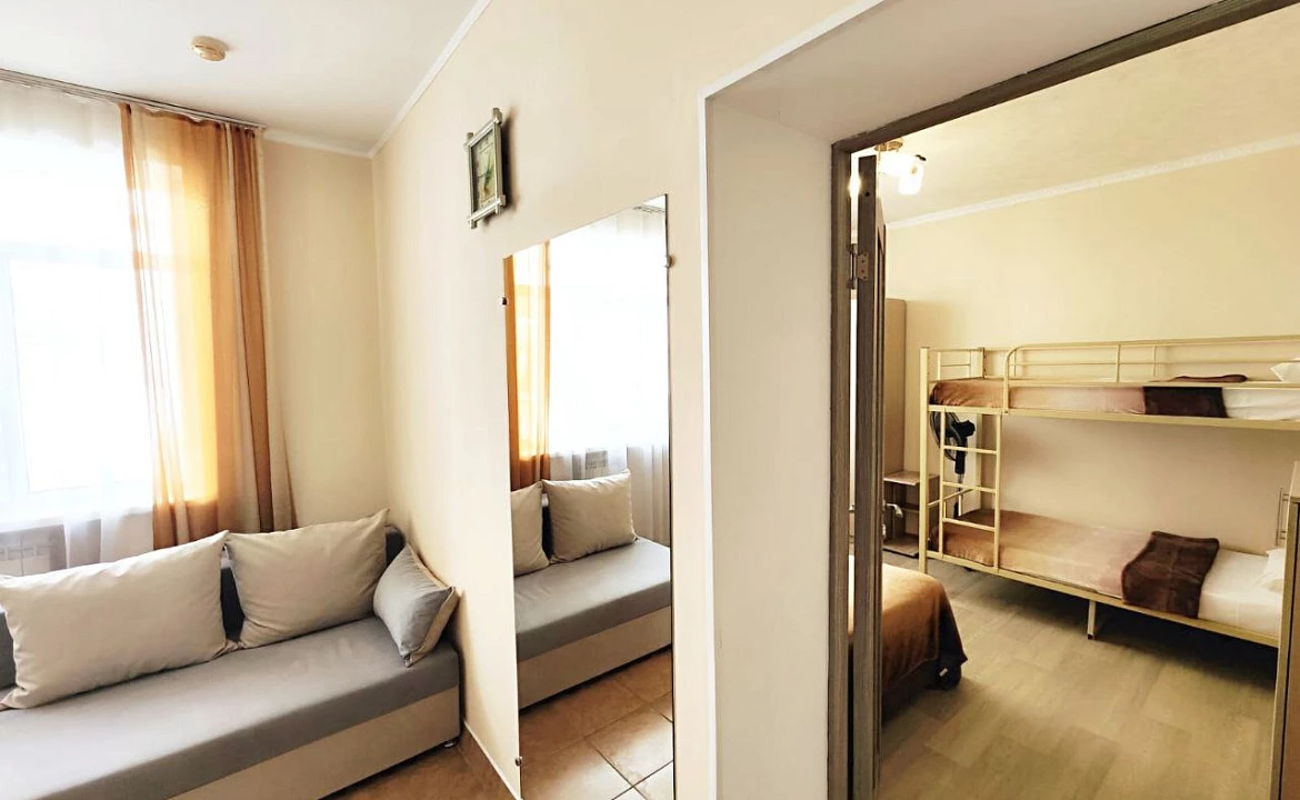 Апартаменты с балконом на 2м этаже. Гостевой дом "Регион 86" . Адлер