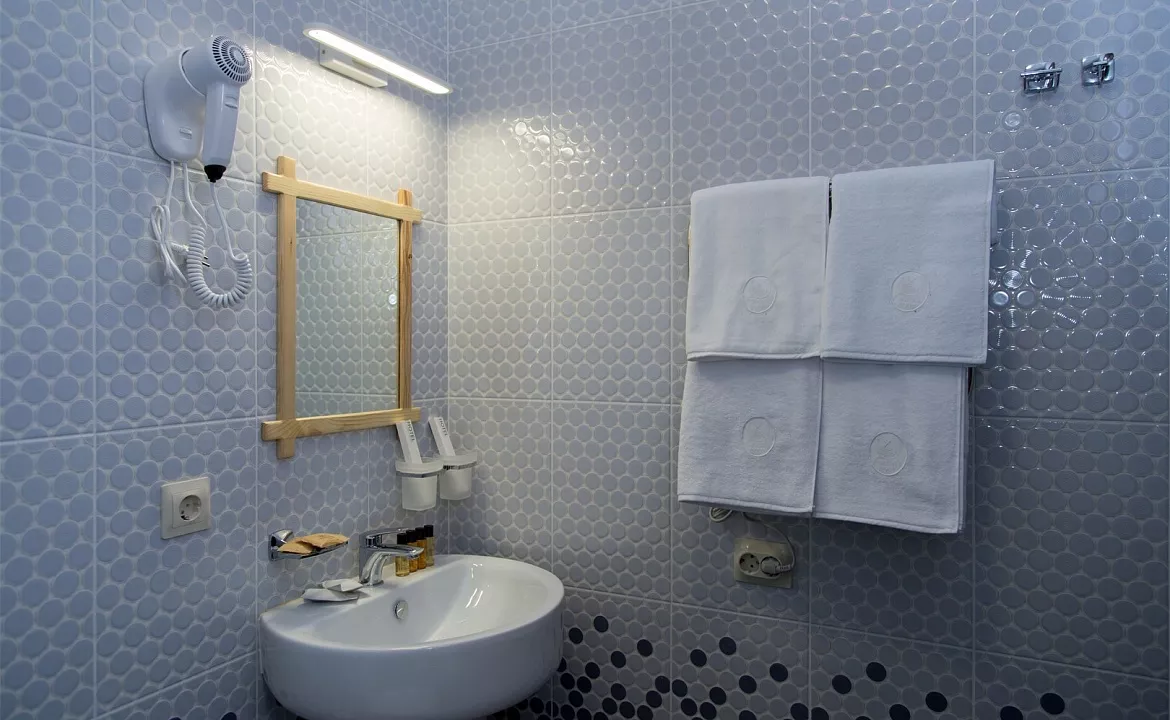 Стандарт двухместный с видом на море и горы King Size. Гостевой комплекс "Чижик Пыжик". Никита