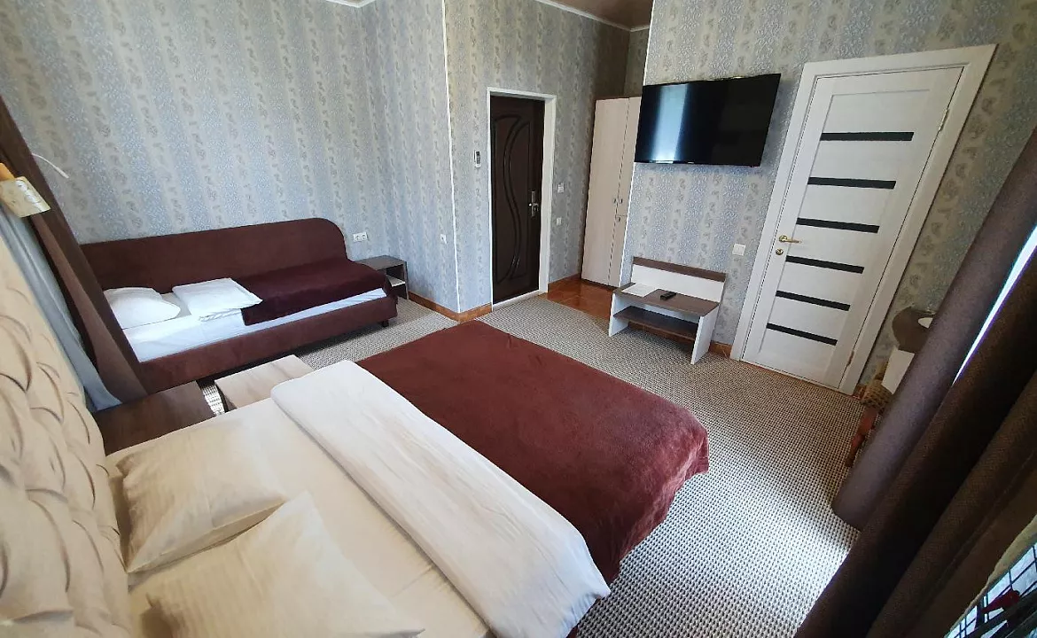 3-х местный стандарт. Гостиница  № 56 Семейный **. Симферополь