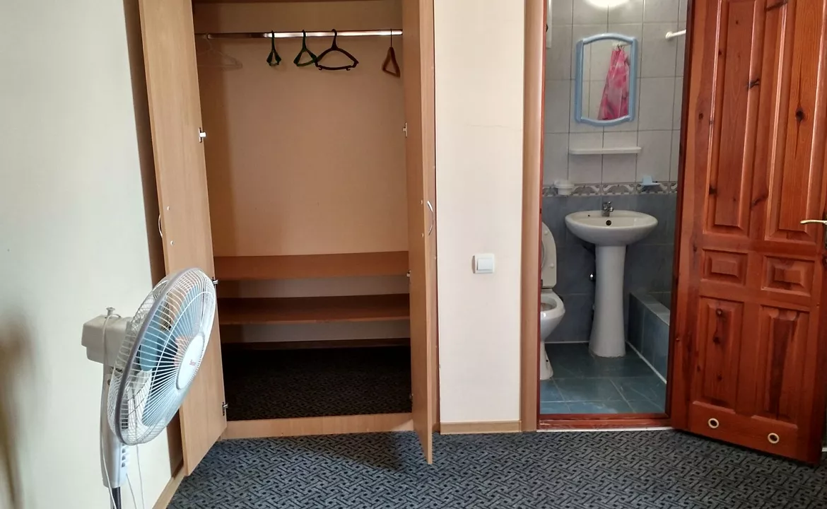 Двухкомнатный полулюкс. Гостиница "ВИКТОРиЯ" - Саки. Саки