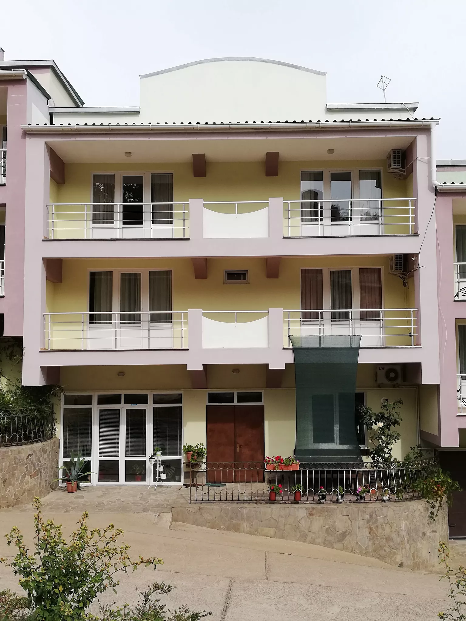 . Отель «Ра-Дуга». Партенит