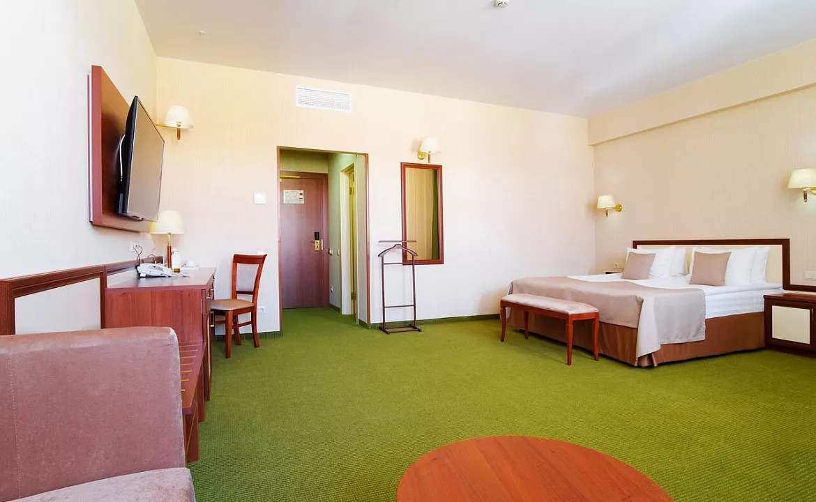 Джуниор. Отель  «ГРЕЙ ИНН». Феодосия