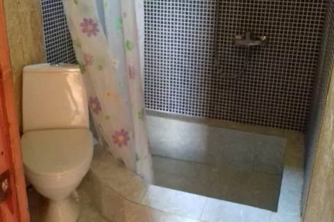 Индивидуальный деревянный домик с удобствами. База отдыха "Рапыца". Пицунда