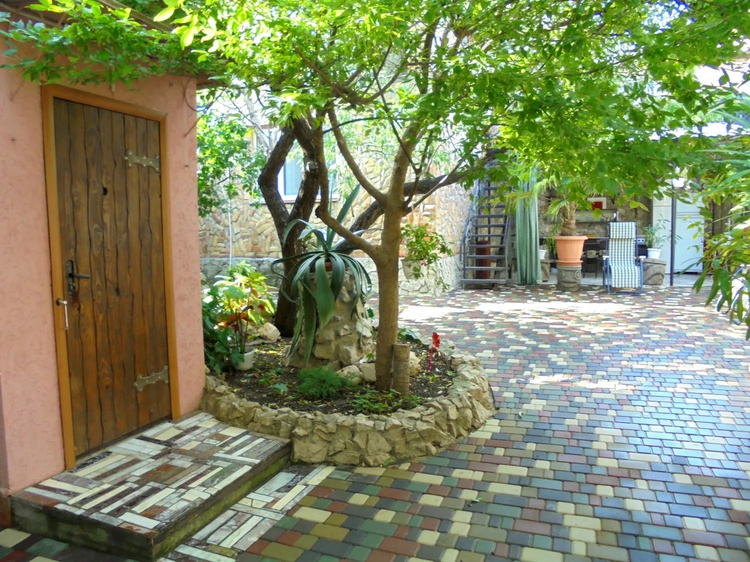 . Дом под ключ  Домик под абрикосовым деревом на 2-4 человека.. Феодосия