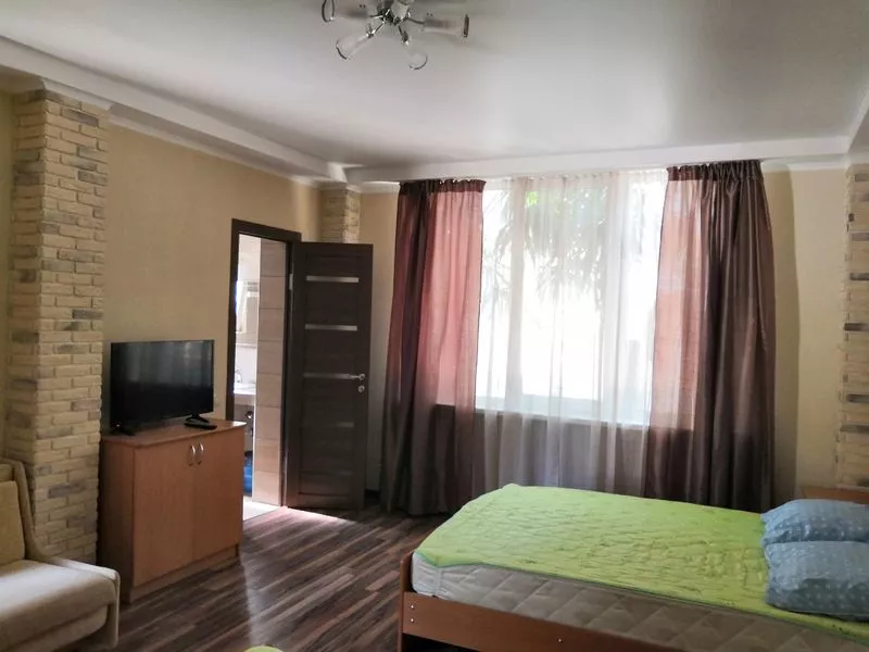 . Гостевой дом "VineHouse". Вишневка