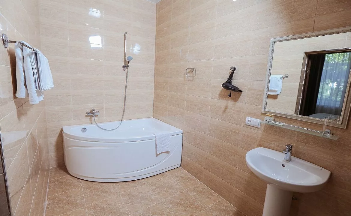 Апартаменты - Четырехместный трехкомнатный номер. Отель «Абаата». Гагра