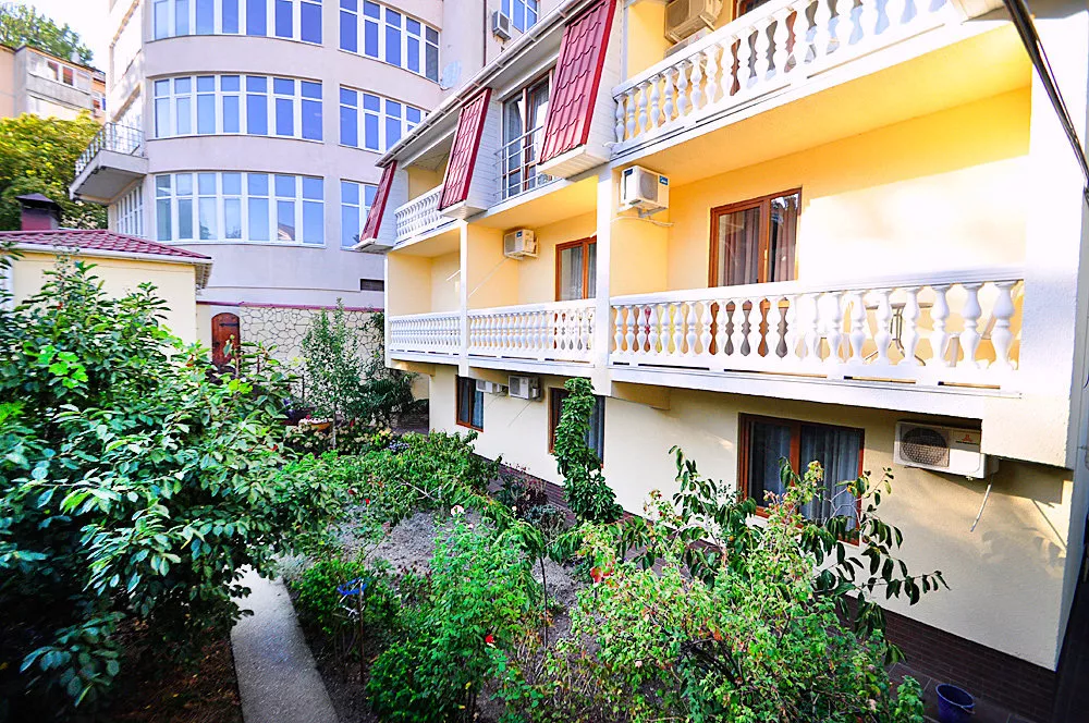 . Частный гостевой дом Надежда. Ялта