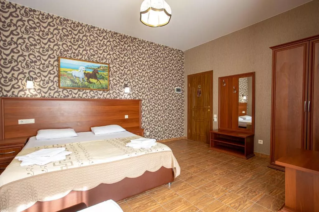 Трехместный номер с балконом. Отель Атмосфера. Кабардинка Трехместный номер с балконом. Отель Атмосфера. Кабардинка