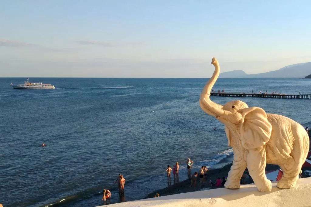 . Частная гостиница «Слонотель». Малореченское