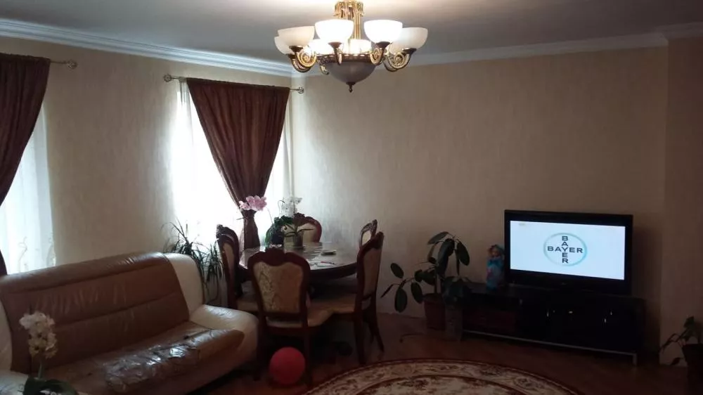 . Квартира в многоквартирном доме Трёхкомнатная квартира. Сухум