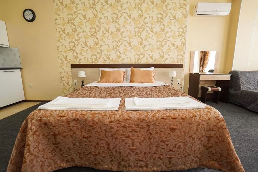 Номер-студио с балконом. Апарт-отель «Близнецы». Адлер