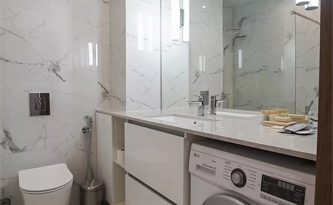 Люкс с отдельной спальней и балконом. Гостиница "The White Residence". Сочи