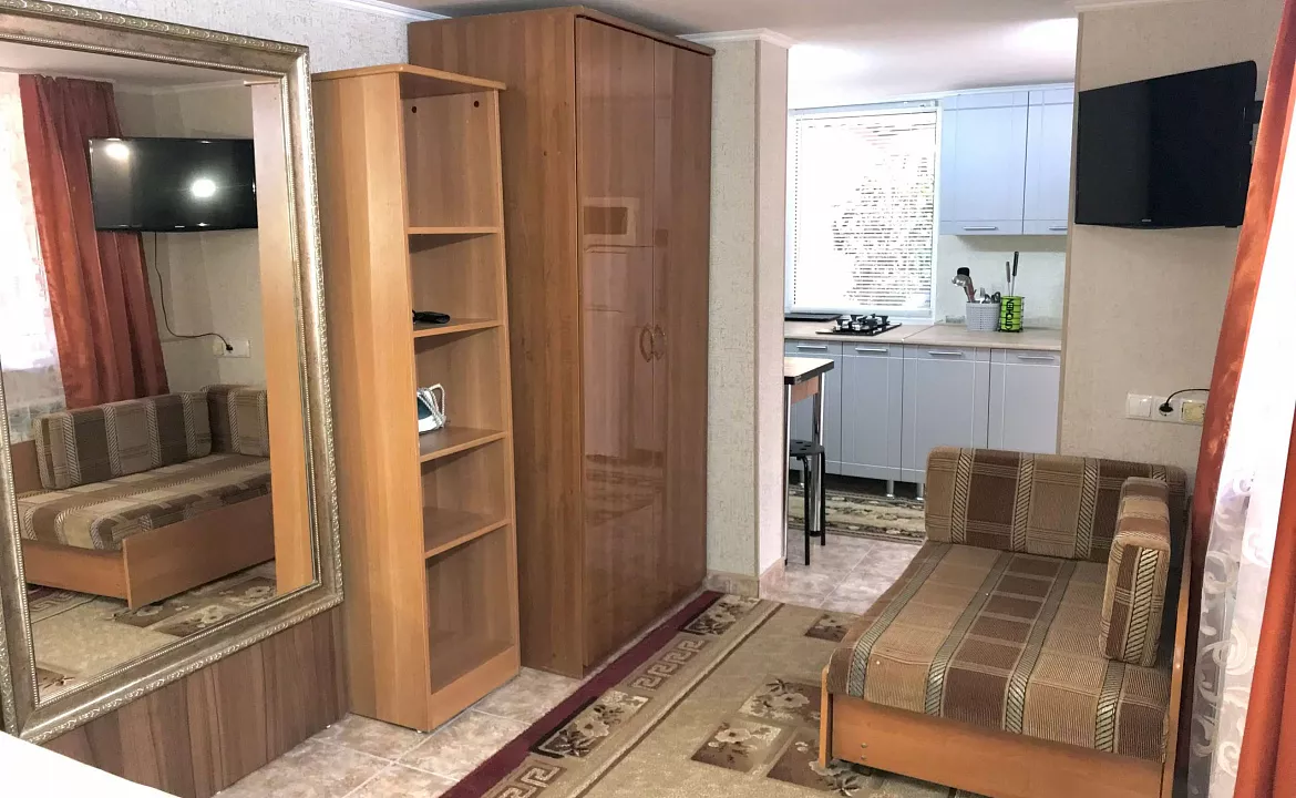 Однокомнатная квартира с кухней в коттедже на 1 этаже. Гостевой дом "Виктория". Лазаревское Однокомнатная квартира с кухней в коттедже на 1 этаже. Гостевой дом "Виктория". Лазаревское