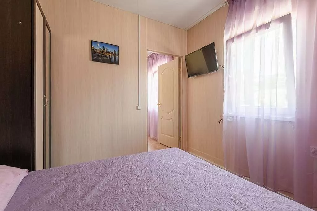 . Частный гостевой дом Лорис. Голубицкая