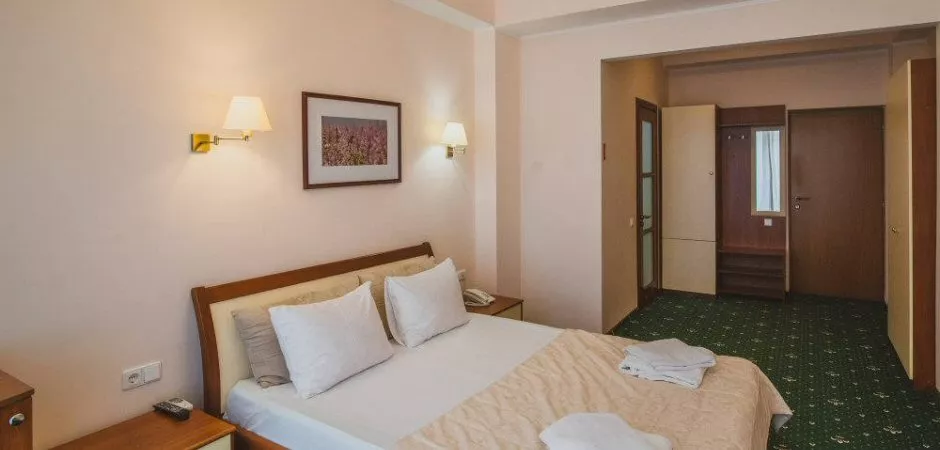 Полулюкс с балконом. Отель «Коралл». Ялта Полулюкс с балконом. Отель «Коралл». Ялта