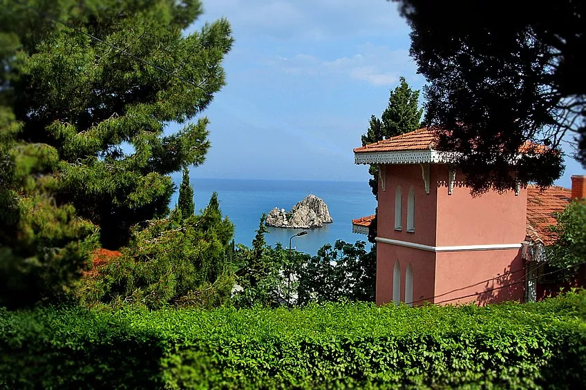 Дача. Виллы "Мераба". Гурзуф