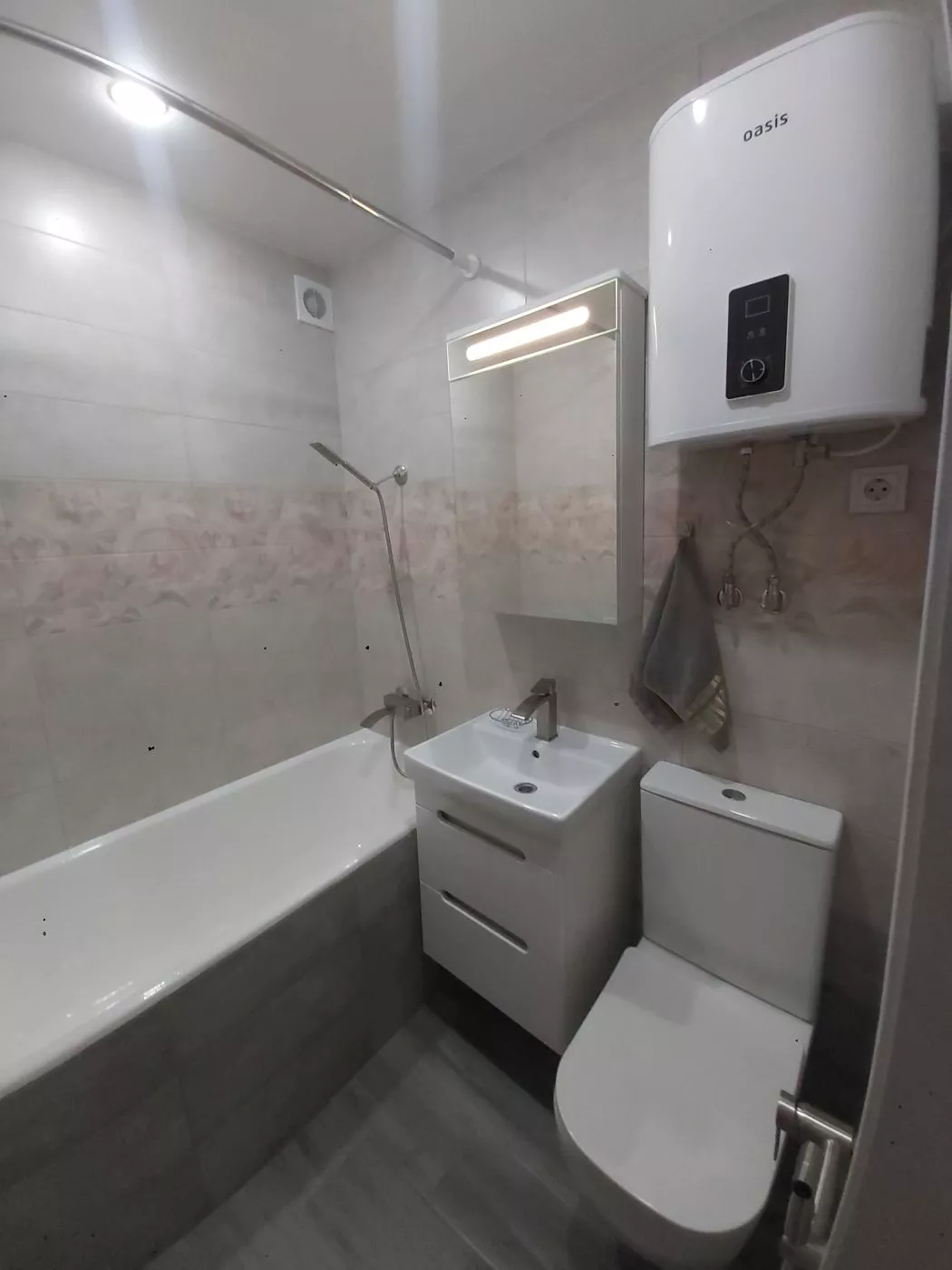 . Квартира в многоквартирном доме в центре Адлера. Адлер . Квартира в многоквартирном доме в центре Адлера. Адлер