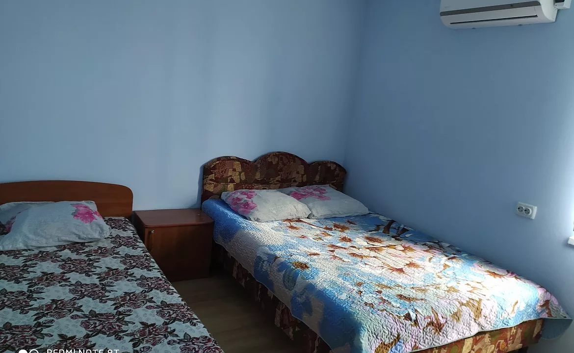 Второй этаж под ключ до 17 человек. Частный сектор 2 этажа по отдельности под ключ, 2 отдельных домика.. Благовещенская