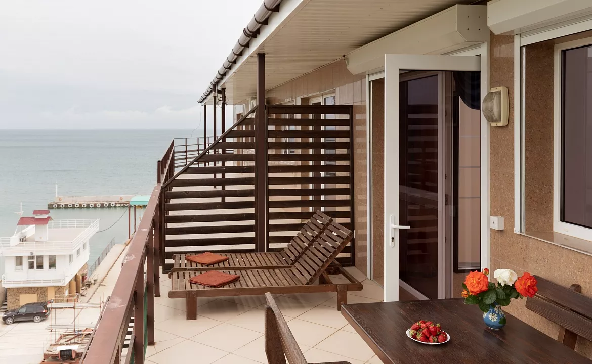 Видовой двухкомнатный (вид на море и горы). Эллинги "KATRIN". Орджоникидзе