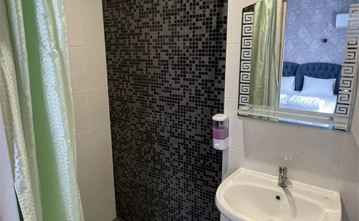 Комфорт семейный с балконом. Отель "Адмирал" . Лазаревское