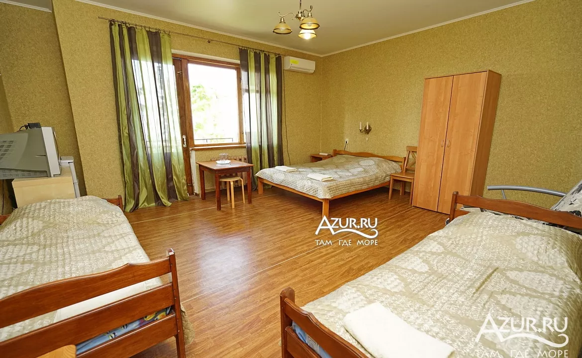 Четырехместный номер с балконом №7. Гостевой дом "Семейный отдых" - Лазаревское. Лазаревское