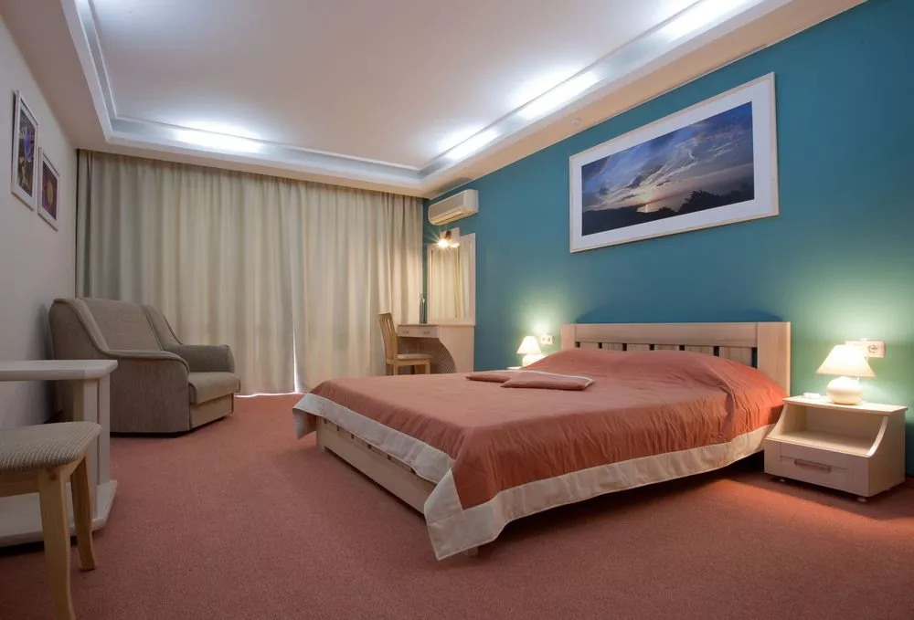 Улучшенной планировки с видом на море. Гостиница "Санта Барбара". Утёс