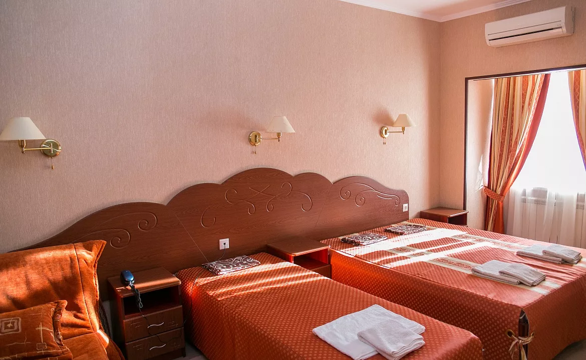 ДВУХКОМНАТНЫЙ. Гостиница "Южная ночь"      . Джубга