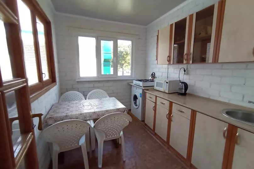 . Гостевой дом "Уютный дворик" на Толстого 42А. Геленджик