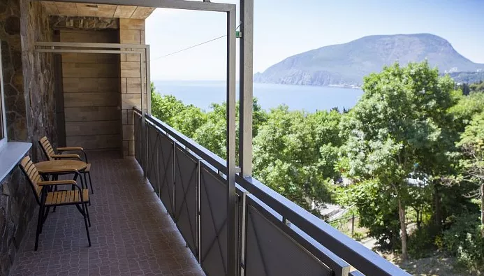 Полулюкс двухкомнатный с балконом. Отель "Villa Oliva-Art". Утёс