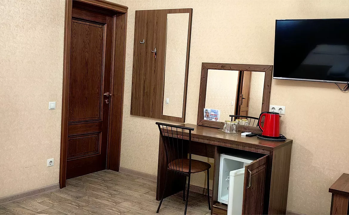 Стандарт трехместный с балконом. Гостевой дом «ГРИФ». Адлер