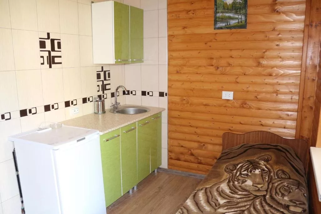 ЧЕТЫРЕХМЕСТНЫЙ В ДЕРЕВЯННОМ СТИЛЕ. Гостевой дом "Сибирячка". Ольгинка