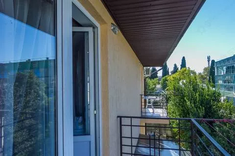 Комната для троих с балконом. Гостевой дом Винтаж. Лазаревское