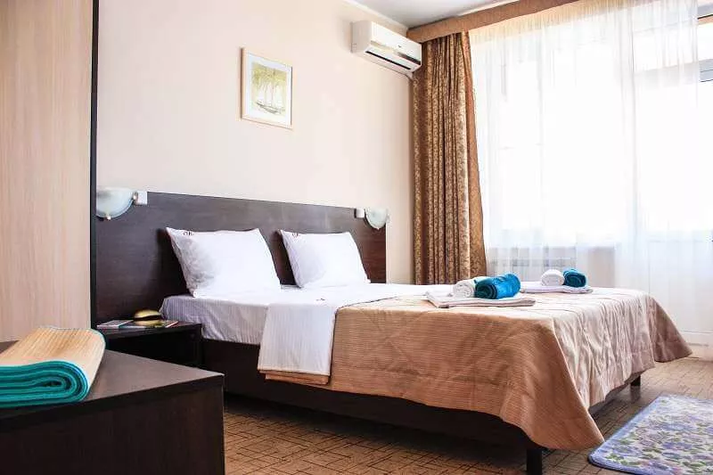 Двухместный номер комфорт (с видом на море). Гостиница "Ассоль". Ейск