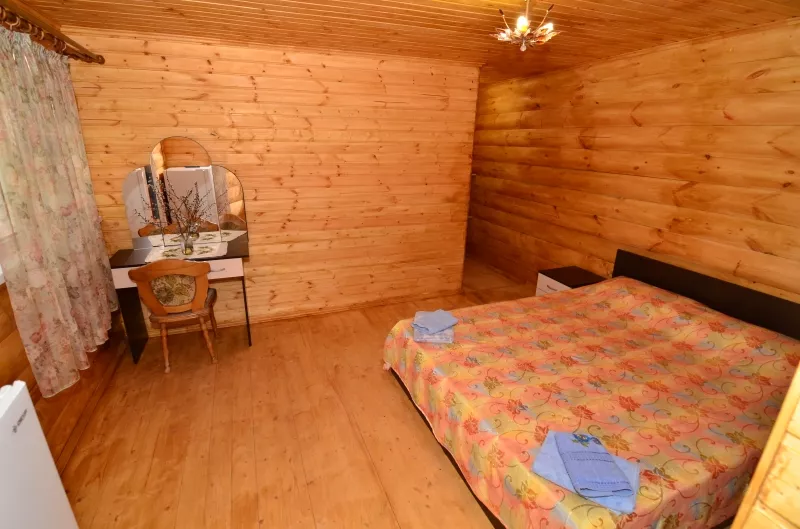 Эко-дом (из натурального дерева) 2-комнатный номер 