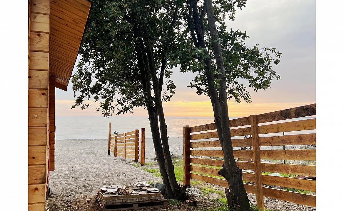 Коттедж. Коттеджи на берегу моря со всеми удобствами . Сухум