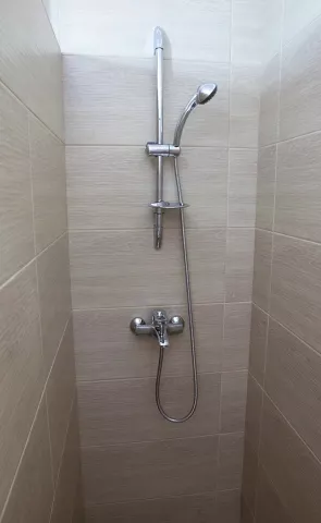 2-х местный однокомнатный номер в новом деревянном корпусе. Гостиница комплекс "Новинка". Ейск