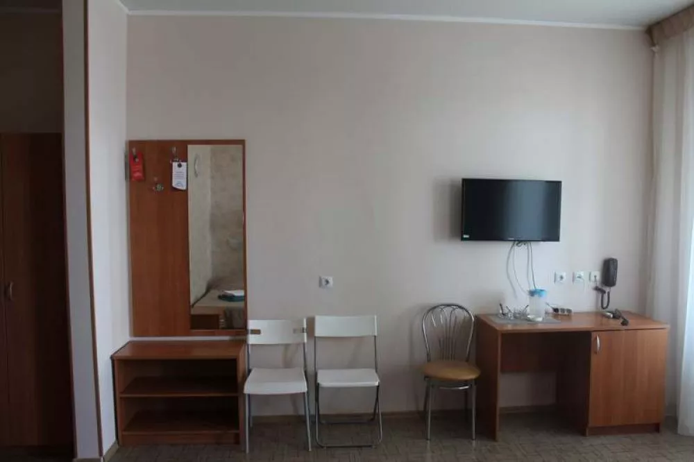 Трехместный стандарт. Гостиница "Ассоль". Ейск