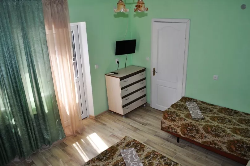 3х местный с завтраком август . Гостевой дом У Георгия . Витязево