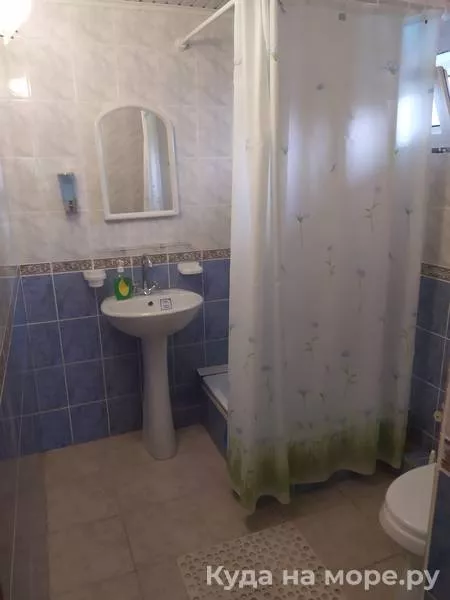 Трехместный номер со всеми удобствами с балконом. Гостевой дом "Ставрополье". Гостевые дома в Лазаревском Трехместный номер со всеми удобствами с балконом. Гостевой дом "Ставрополье". Гостевые дома в Лазаревском