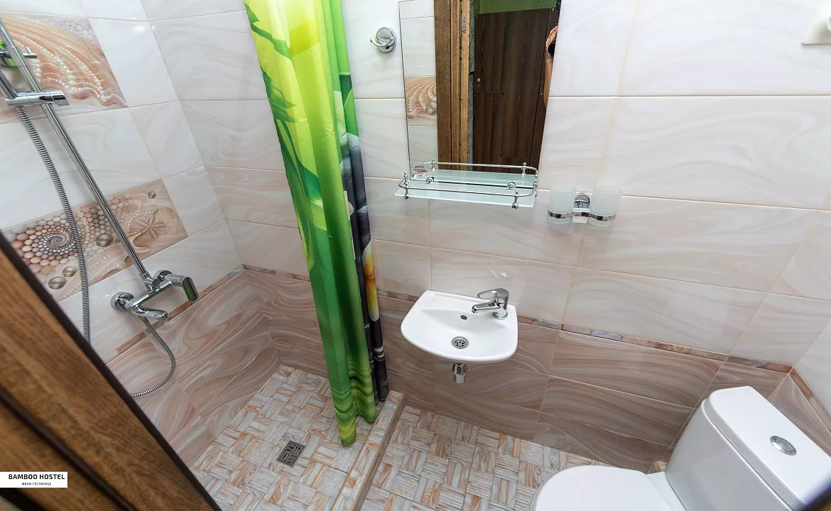 Кровать в общем номере для женщин с 4 кроватями. Хостел Bamboo Hotel. Адлер