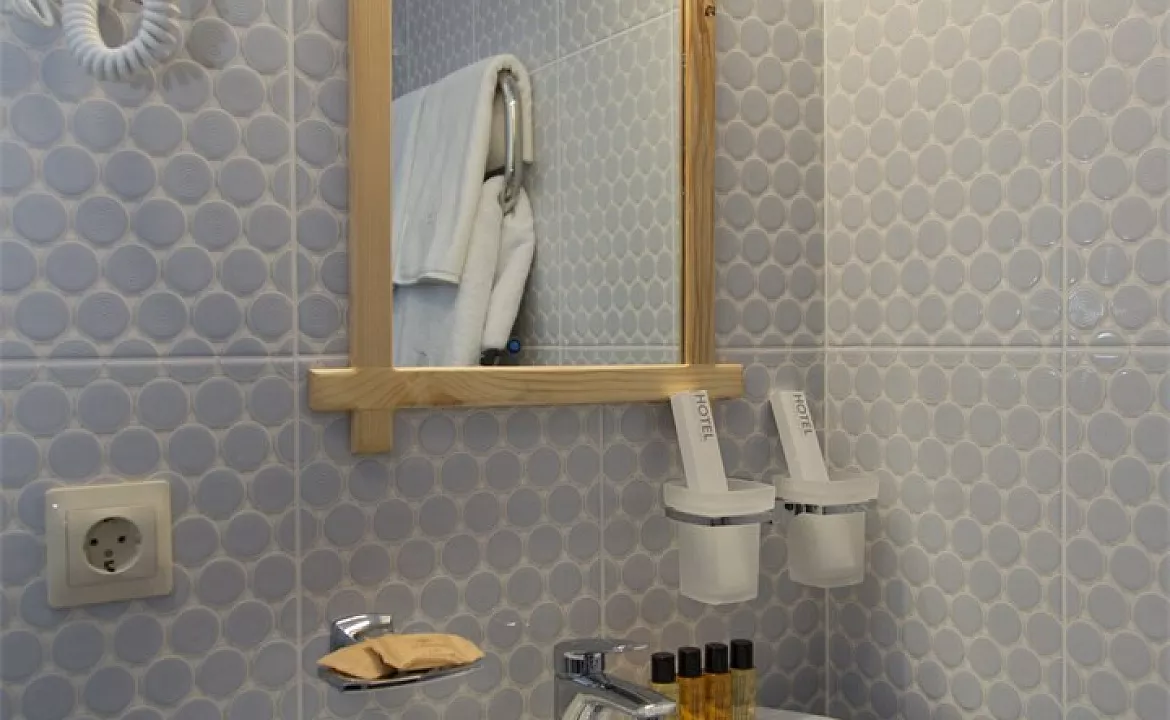 Стандарт двухместный с видом на море и горы Two Twin. Гостевой комплекс "Чижик Пыжик". Никита