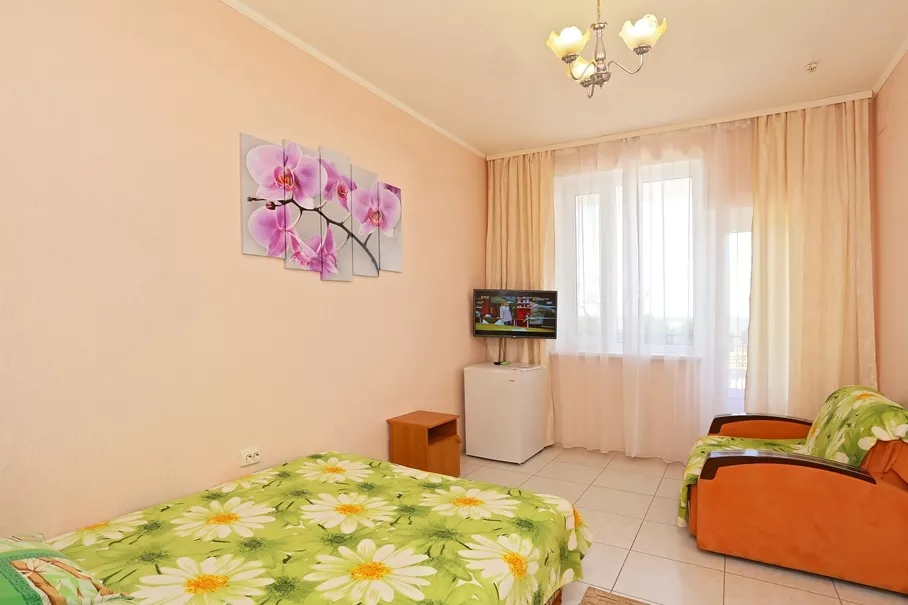 3-х местный улучшенный.  Частный отель Экватор. Береговое